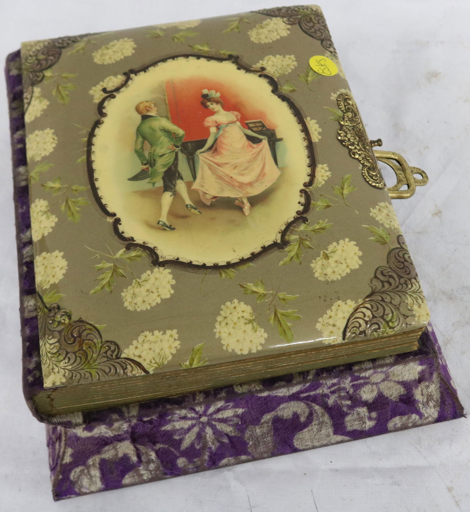 VINTAGE VICTORIAN PHOTO ALBUM WITH MUSIC BOX BASE (1 of 3)