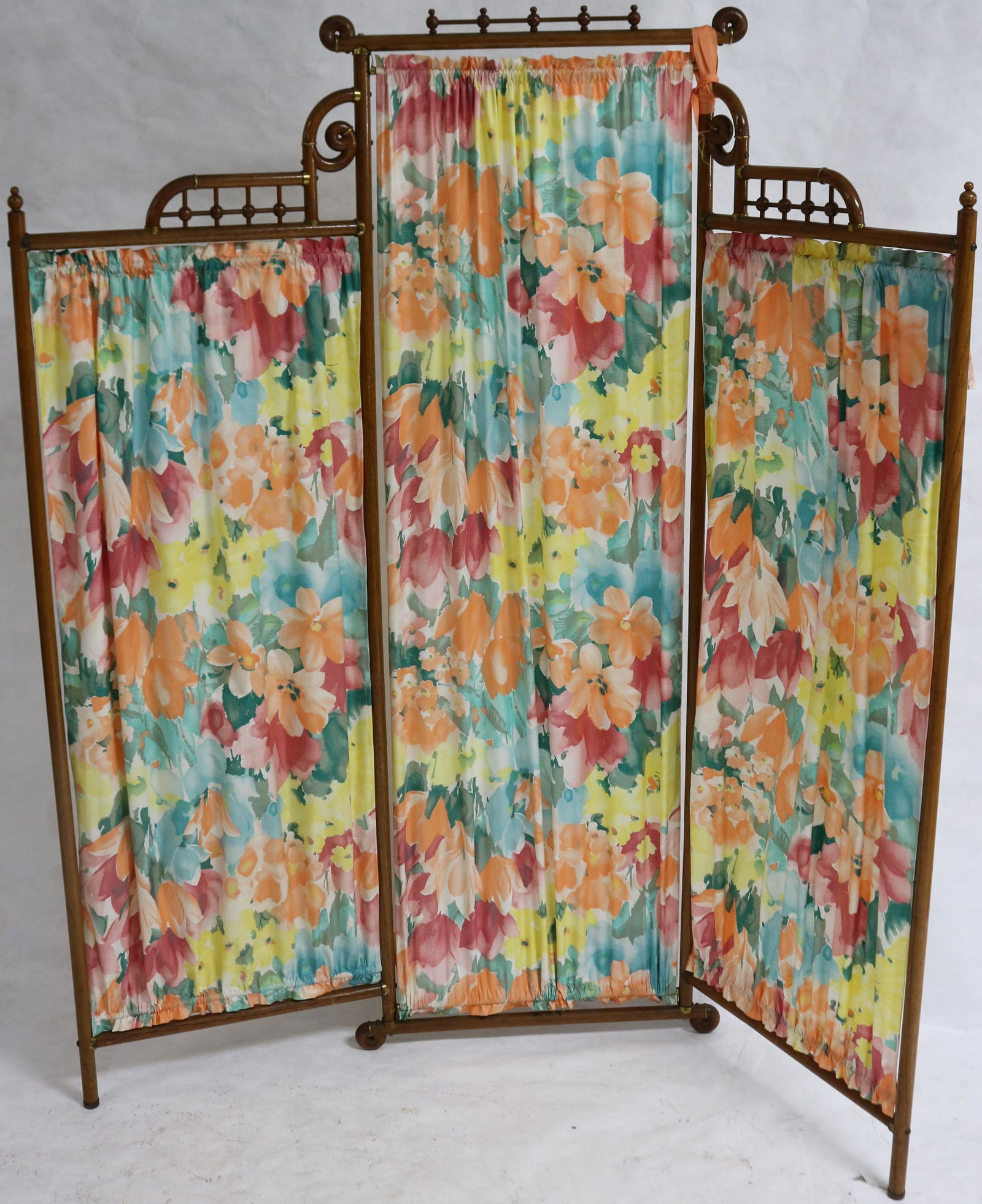 VICTORIAN OAK STICK & BALL 3 FOLD DRESSING SCREEN (1 of 2)