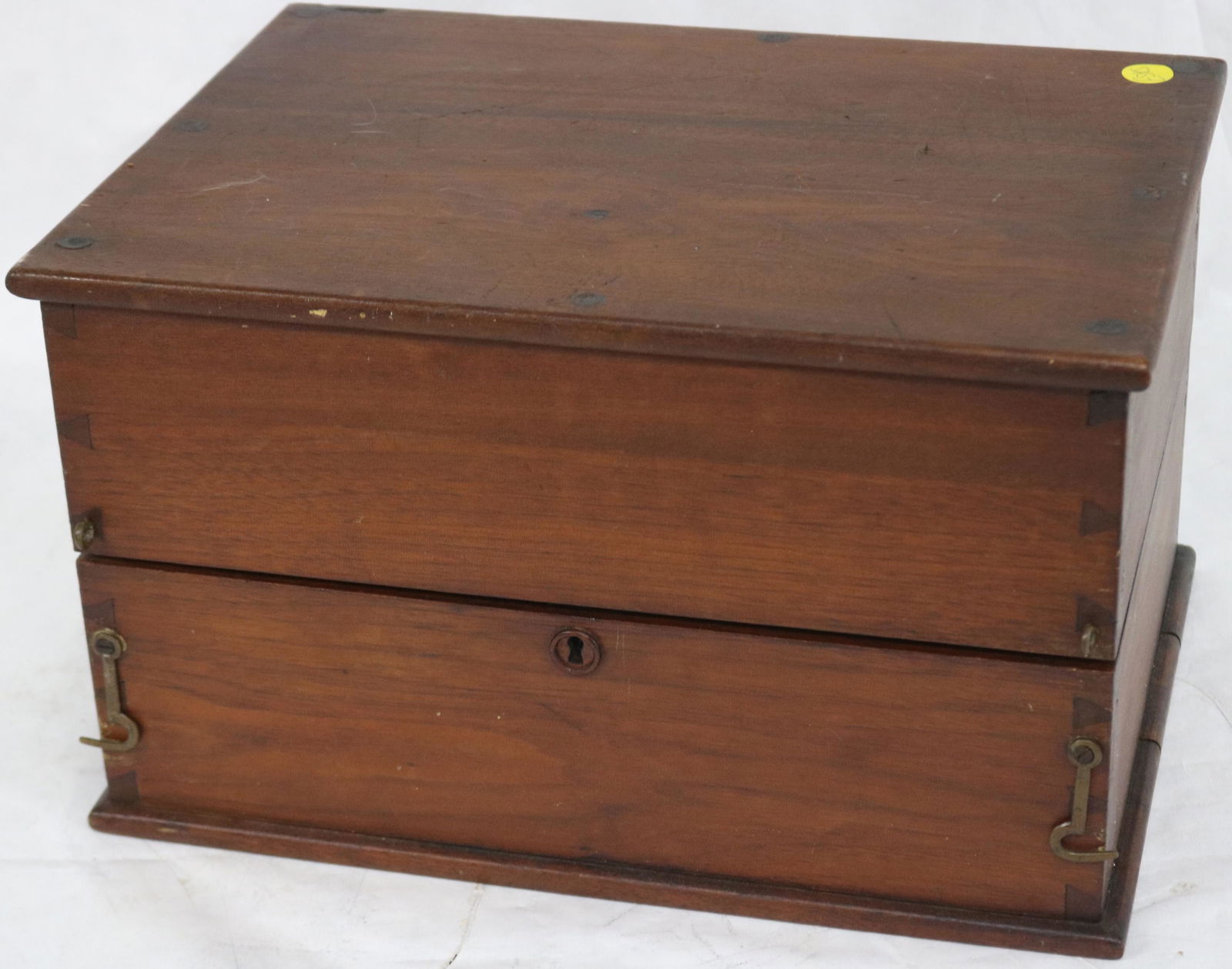 19TH C. DOVETAIL WALNUT TRAVELING BOX, OLD (1 of 4)