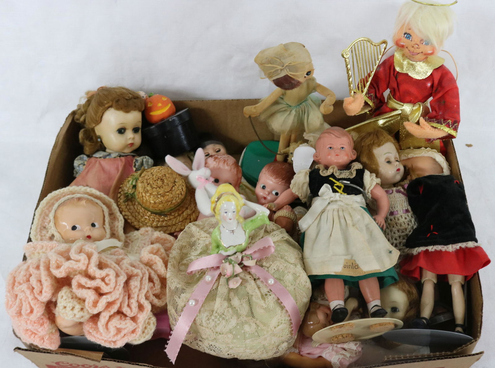 BOX LOT OF MISC. PLASTIC, RUBBER & OTHER DOLLS (1 of 1)