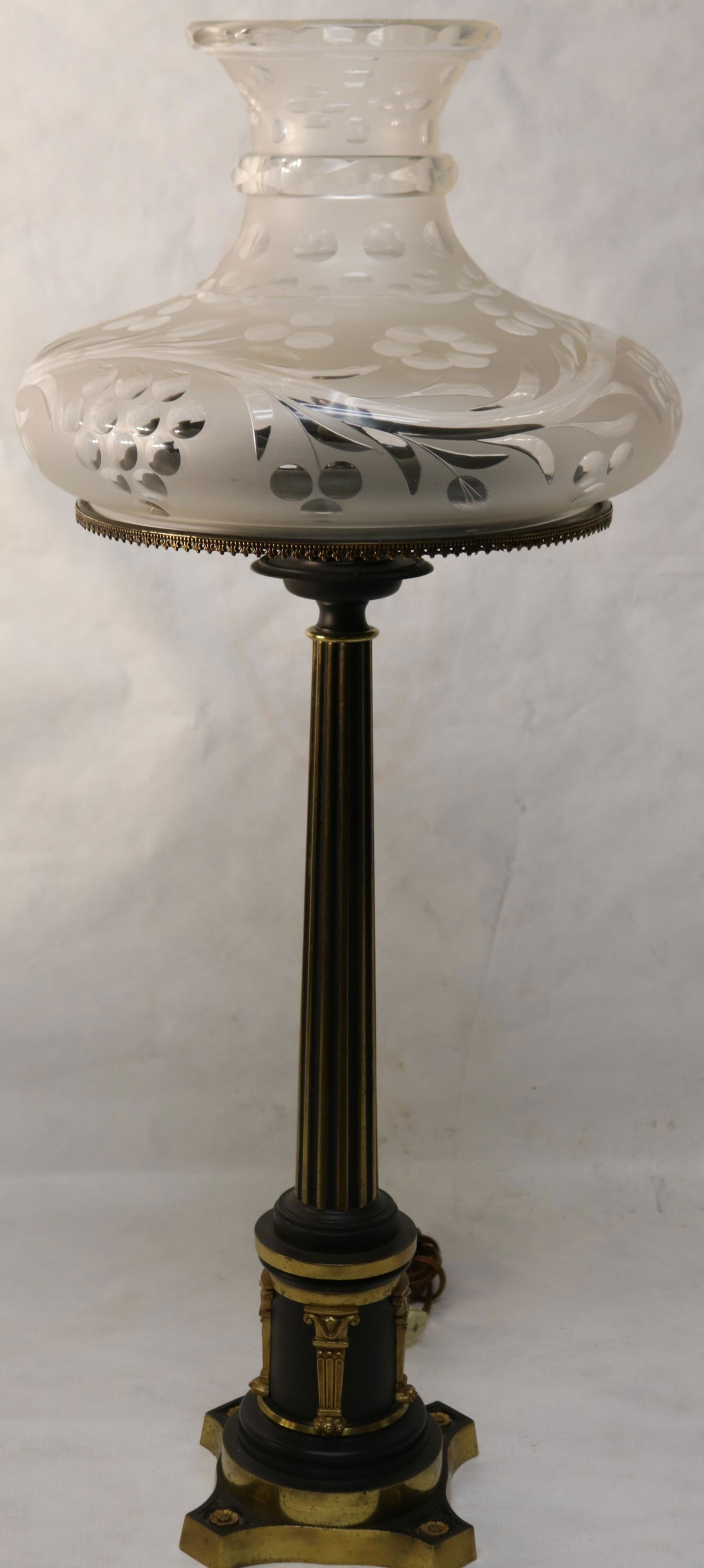 REGENCY STYLE SUNUMBRA LAMP WITH GILT DECORATION (1 of 2)