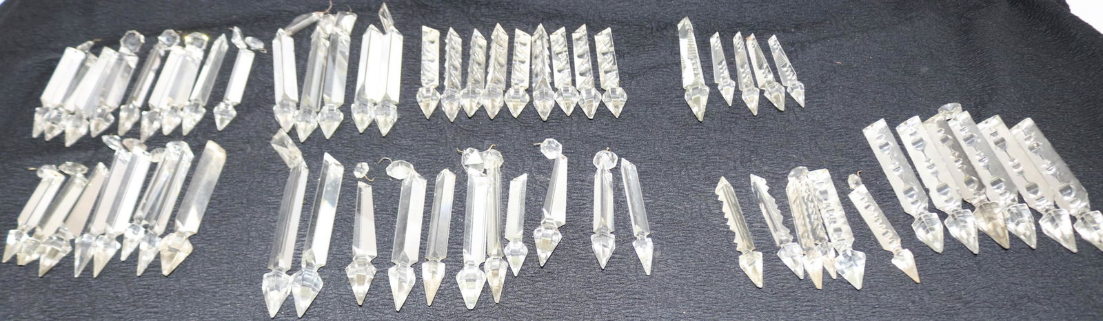 LOT OF 59 MISC. PRISMS, (9) 6 1/4" WITH MATCHING: DESIGN, (6) 7 1/4" WITH MATCHING DESIGN, (5) 5 1/4" - 7 1/2" MATCHING WITH DESIGN, (5) 4 3/4" - 6" MATCHING, REMAINDER ARE FACETED (5) 8" L, MANY MISSING CONNECTING PRISMS