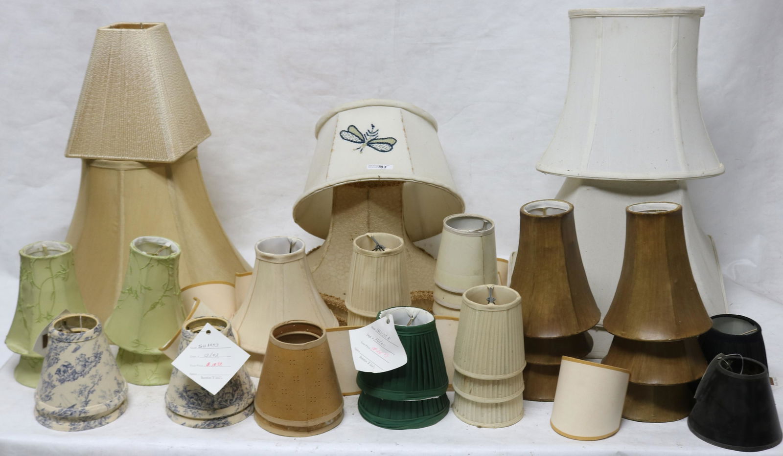 LARGE TABLE LOT OF QUALITY LAMP SHADES TO INCLUDE (1 of 1)