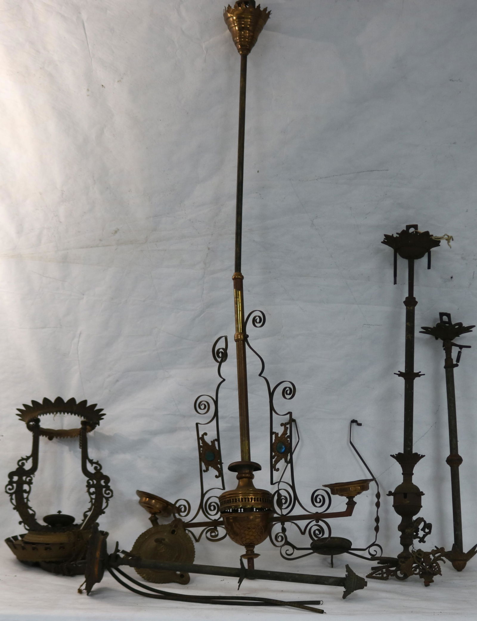 LOT OF VICTORIAN HANGING LAMPS TO INCLUDE BRASS, (1 of 2)