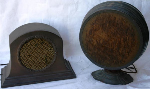TWO OLD BOX RADIO SPEAKERS: TWO OLD BOX RADIO SPEAKERS