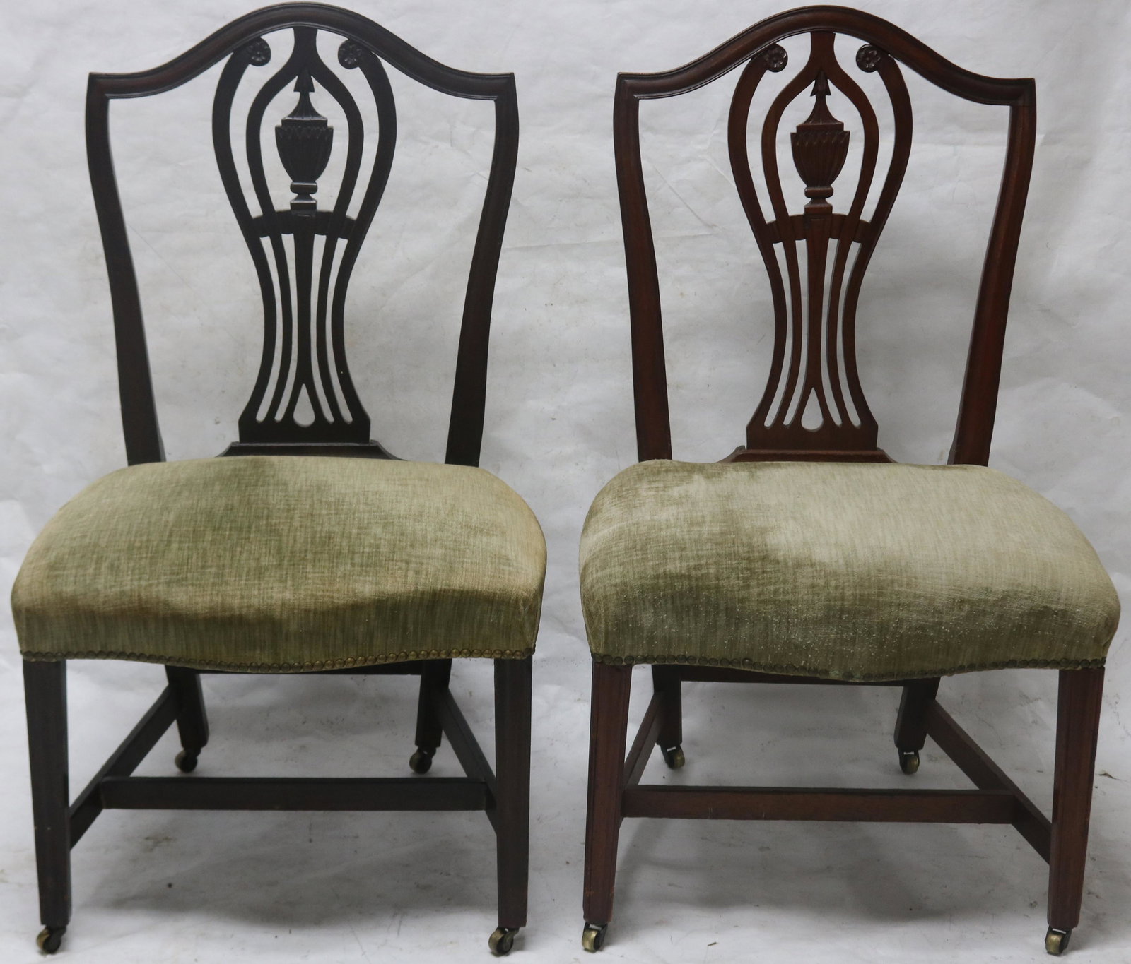 PAIR OF 18TH C. HEPPLEWHITE MAHOGANY SIDE CHAIRS, (1 of 2)