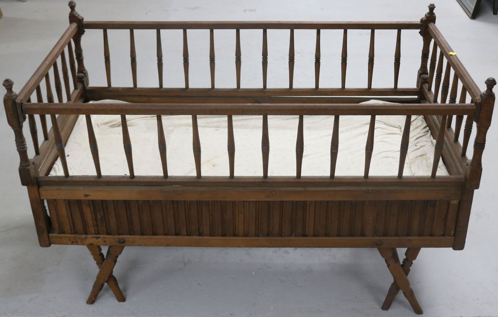 19TH C. WOODEN CRIB, TRAVELING CRIB WITH FOLDING (1 of 1)