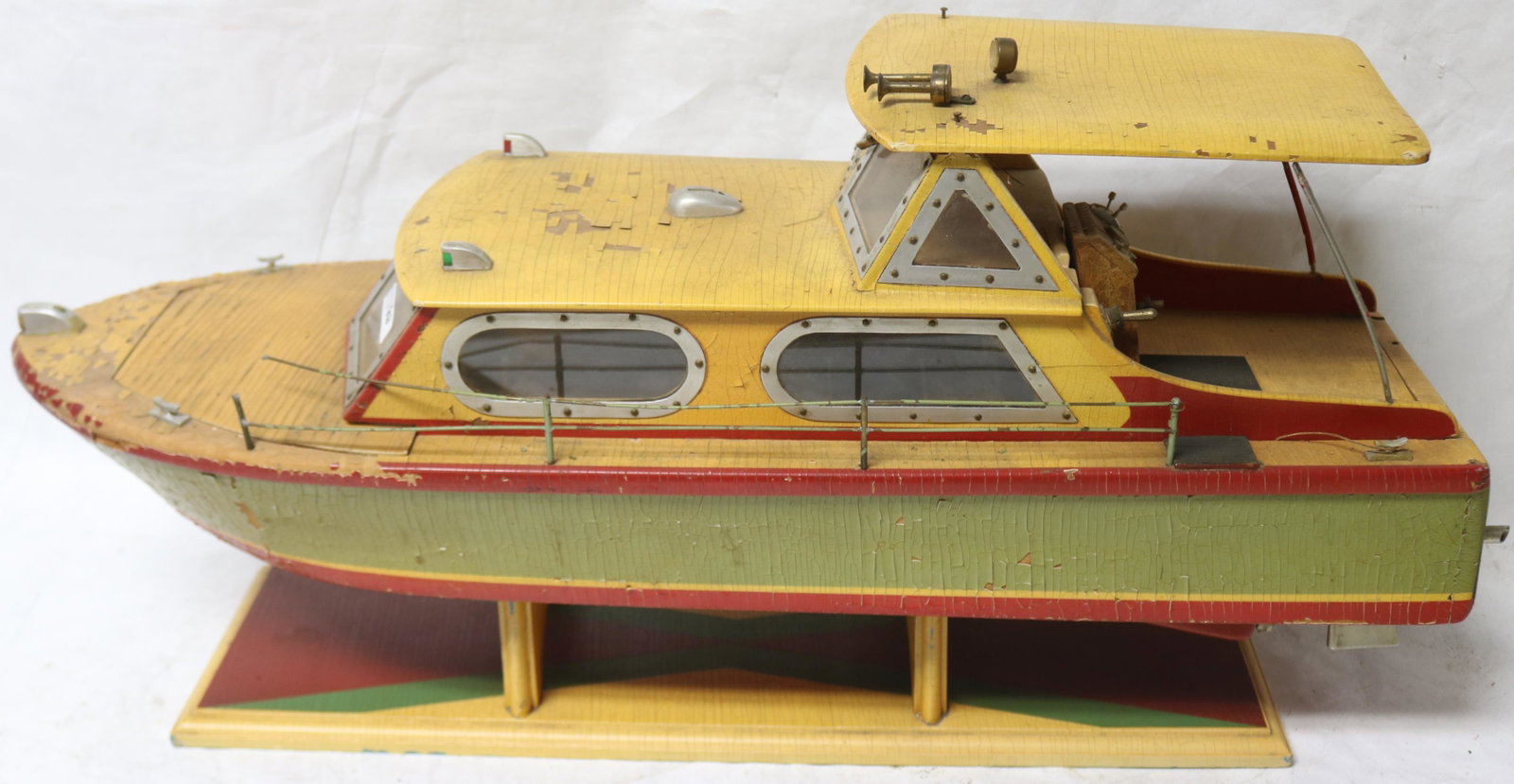 1950 SCALE MODE OF A CABIN CRUISER, MULTI LEVEL,: BATTERY OPERATED, OLD PAINTED FINISH, DUAL PROP, 15" H, 32 1/2" L, 10 1/2" W, MISSING 1 ENGINE & 1 RAIL