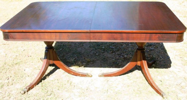 CUSTOM MAHOGANY DUNCAN PHYFE STYLE DINING TABLE: 30" H, 64" H, 42" W