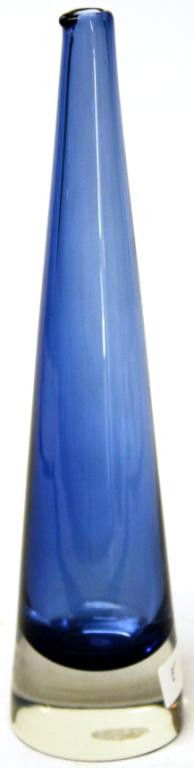 MID 20TH C. ART GLASS VASE, BY TIMO SARPANEVA: CLEAR & BLUE GLASS, 10" H