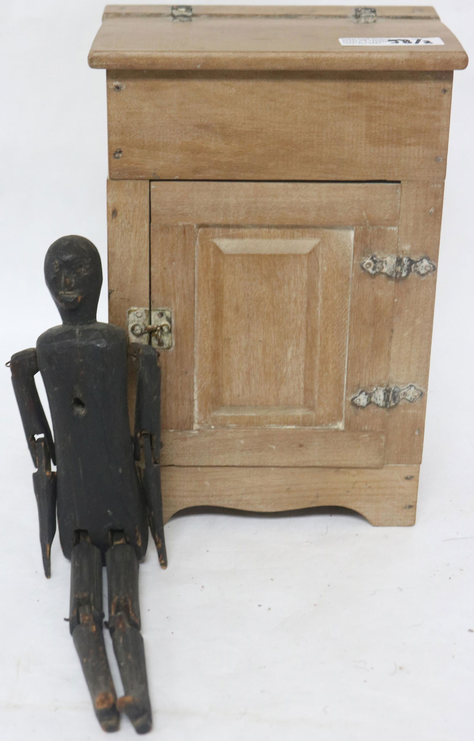 PRIMITIVE CARVED WOOD FOLK DOLL WITH JOINTED (1 of 2)