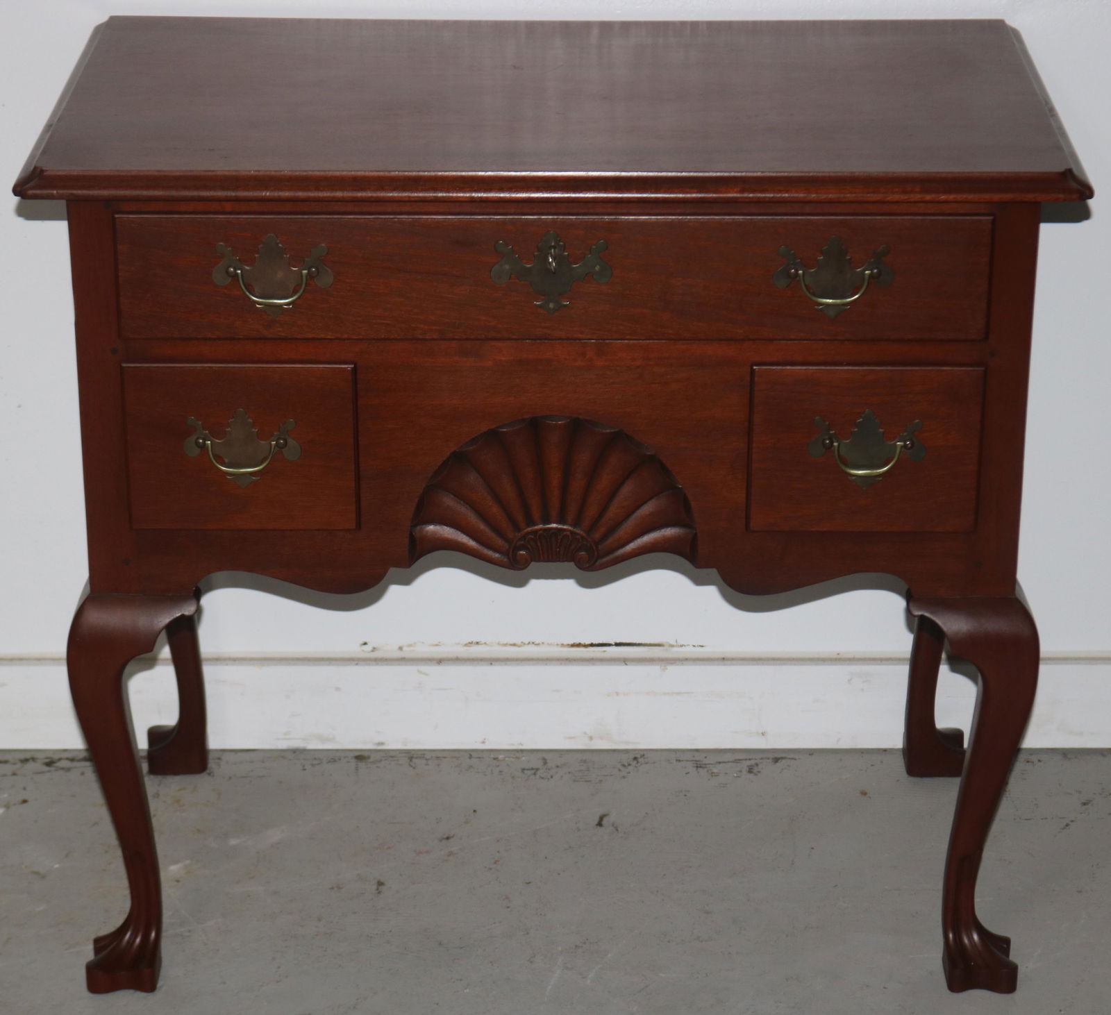 QUALITY CUSTOM MADE MAHOGANY LOWBOY, FAN CARVED (1 of 1)