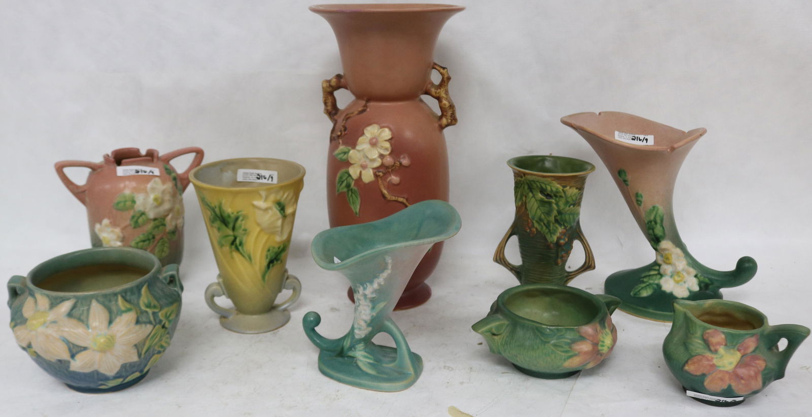 9 PCS. ROSEVILLE, WHITE VASE & CORNUCOPIA 979-6" (1 of 3)