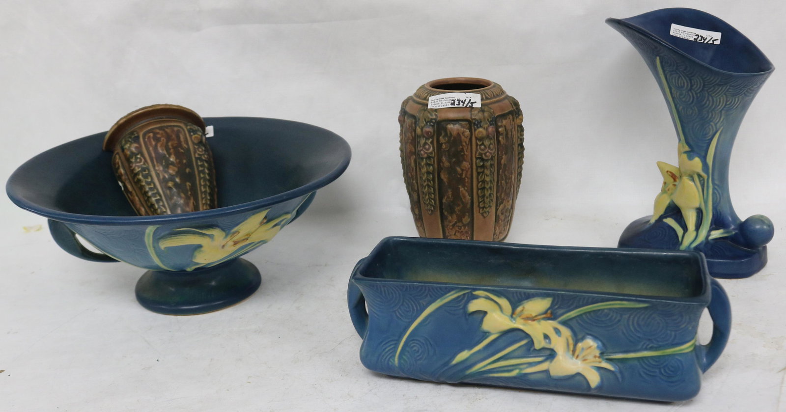 5 PCS. ROSEVILLE POTTERY, 3 PCS. BLUE ZEPHRLILY (1 of 4)