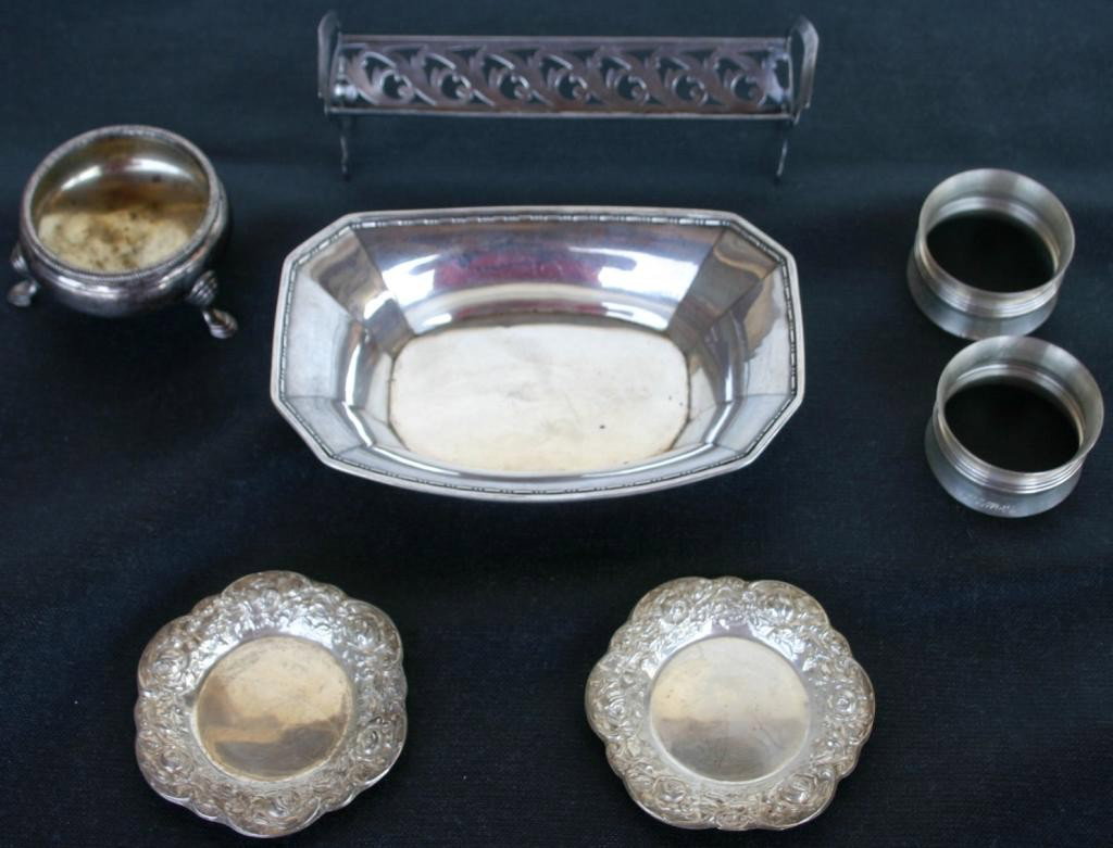 COLLECTION OF 7 STERLING ITEMS TO INCLUDE,: TRAY, SUGAR CUBE HOLDER, FOOTED SALT, 2 NAPKIN RINGS & 2 SMALL TRAYS, 9.1 TROY oz