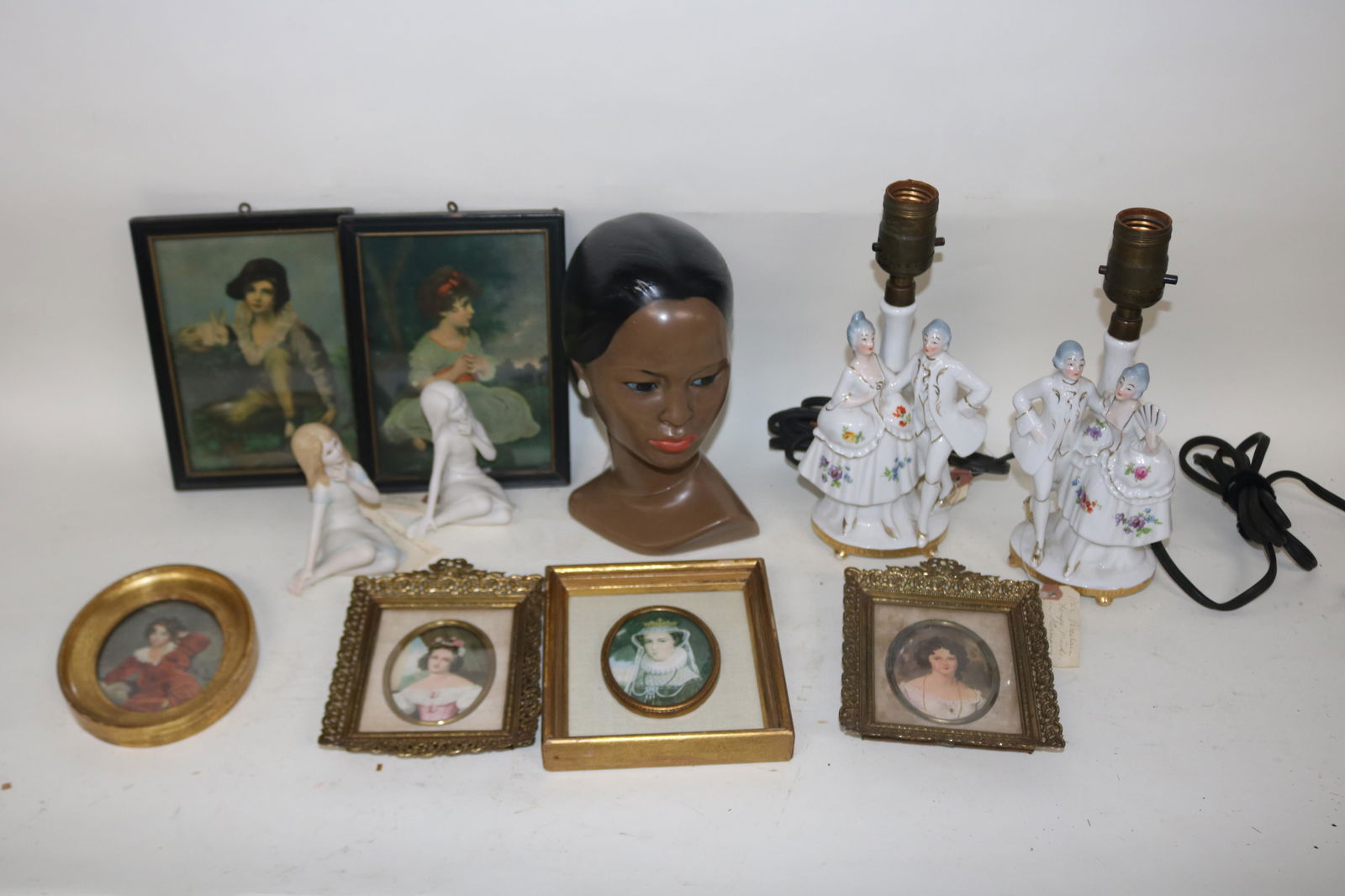 GROUP INC PAIR OF PORCELAIN LAMPS (1 of 2)