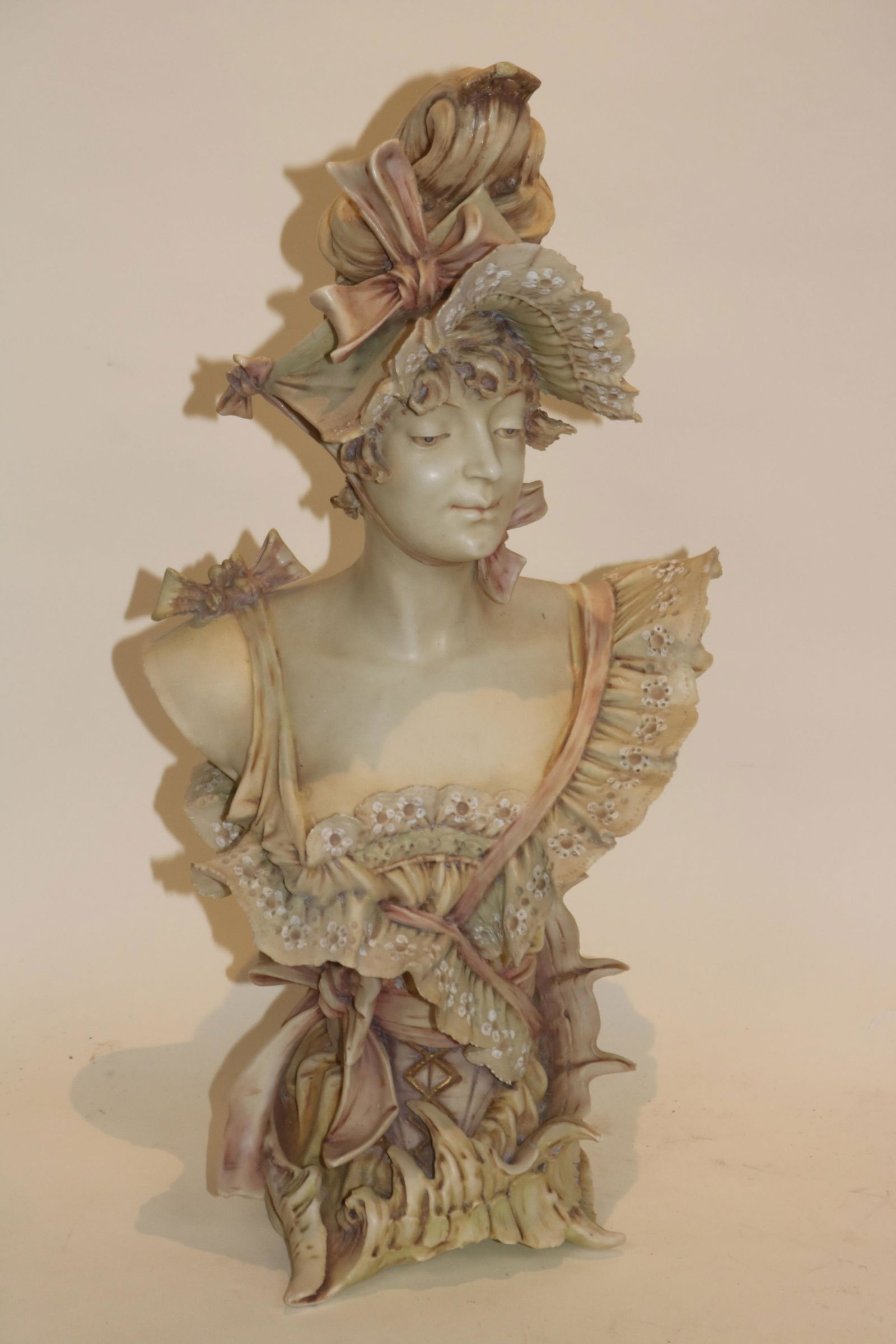 TURN TEPLITZ PORCELAIN BUST (1 of 5)