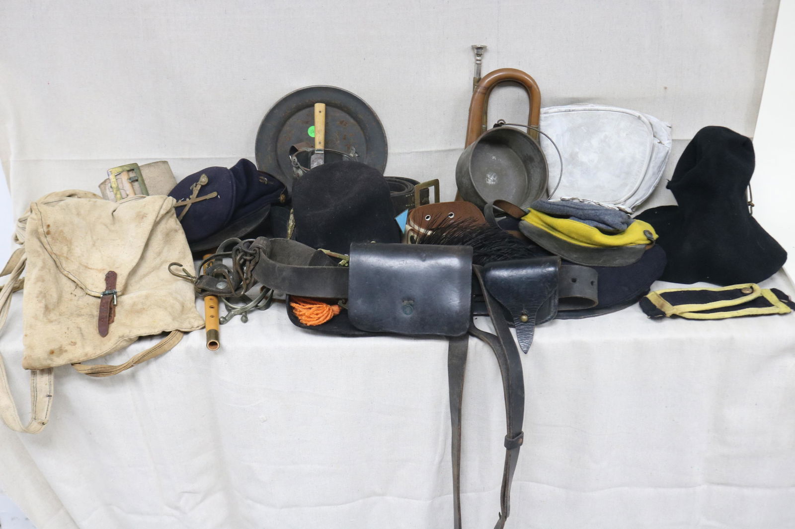 LARGE GROUP OF CIVIL WAR REENACTMENT ITEMS (1 of 8)