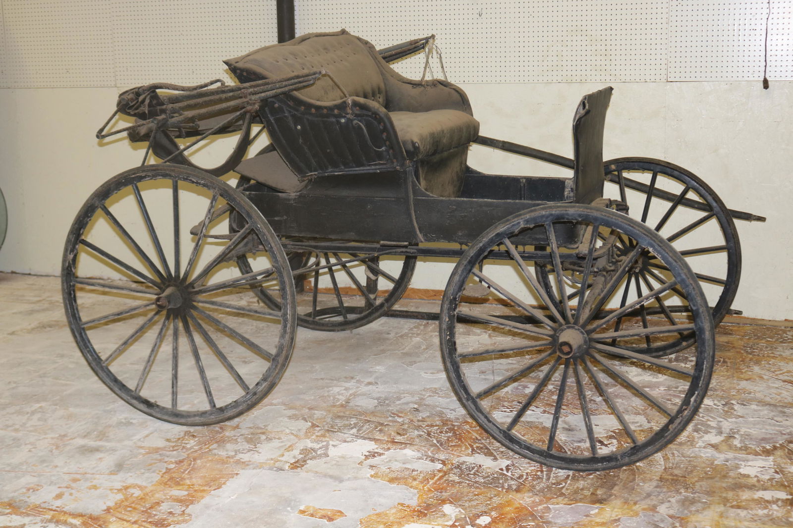 LATE 19TH CENTURY HORSE DRAWN DOCTOR'S BUGGY (1 of 4)