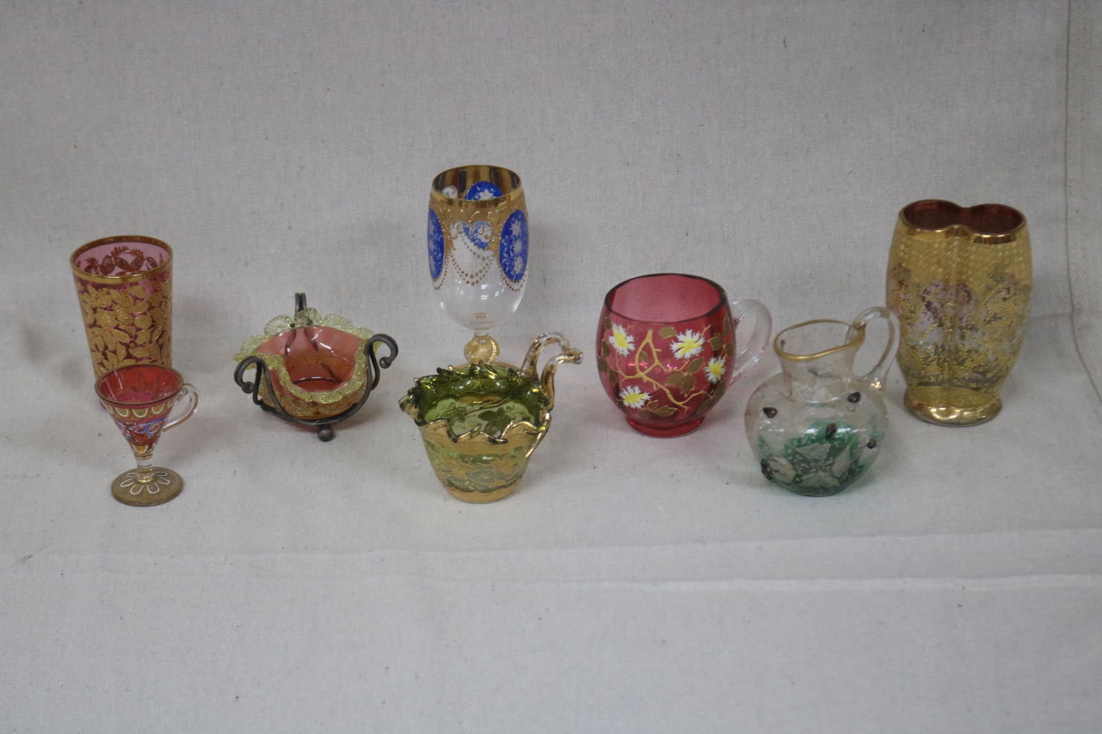 EIGHT PIECES OF ART GLASS (1 of 5)