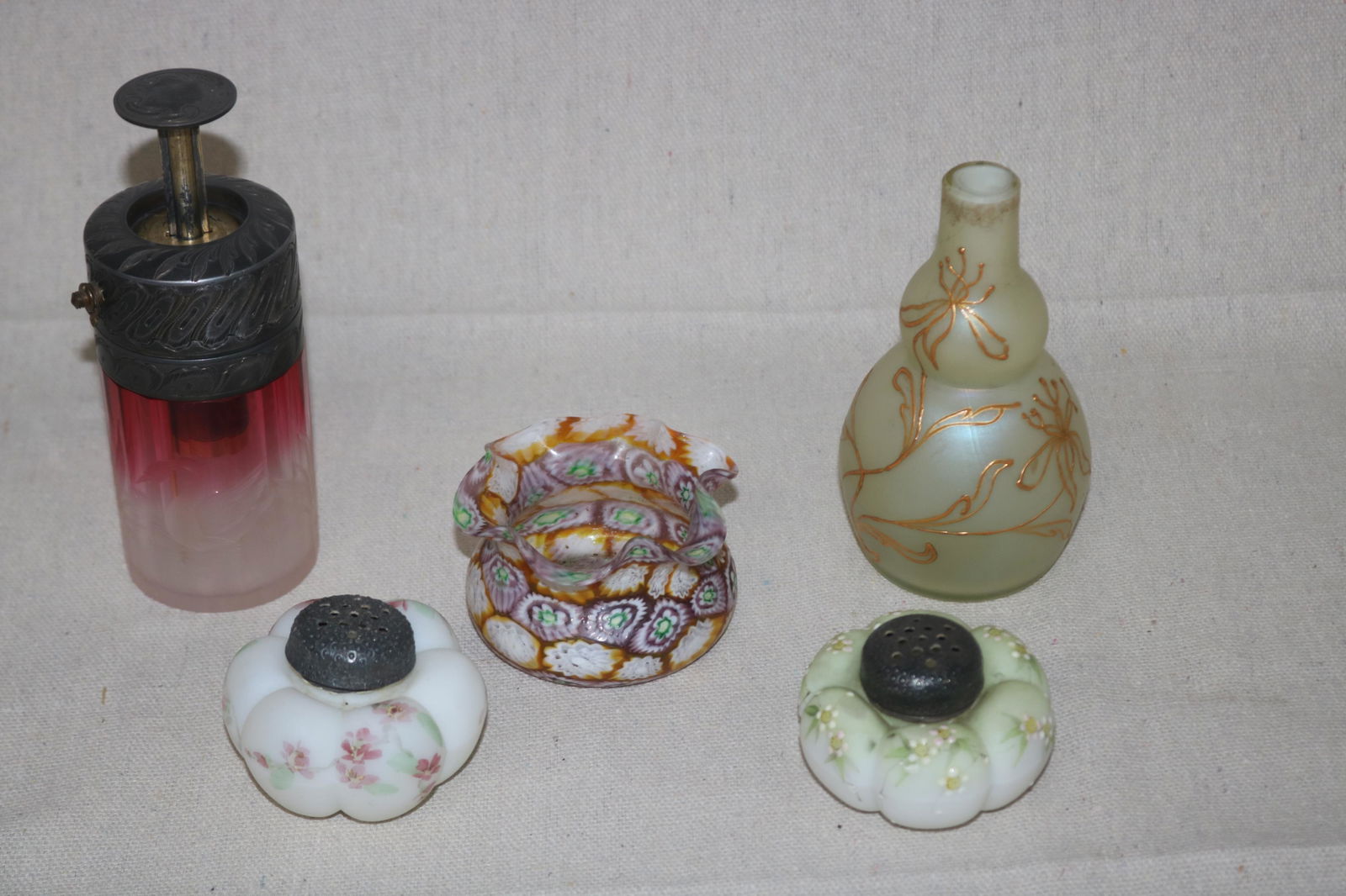 FIVE SMALL ART GLASS PIECES (1 of 3)