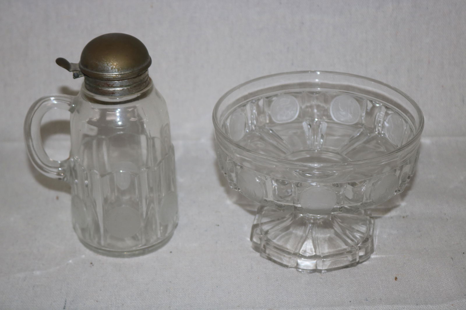 TWO PIECES COLUMBUS COIN PRESSED GLASS (1 of 2)