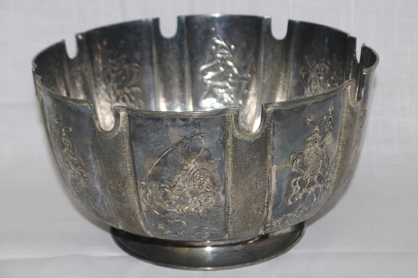 19TH CENTURY ENGLISH SILVER PLATED PUNCH BOWL (1 of 4)
