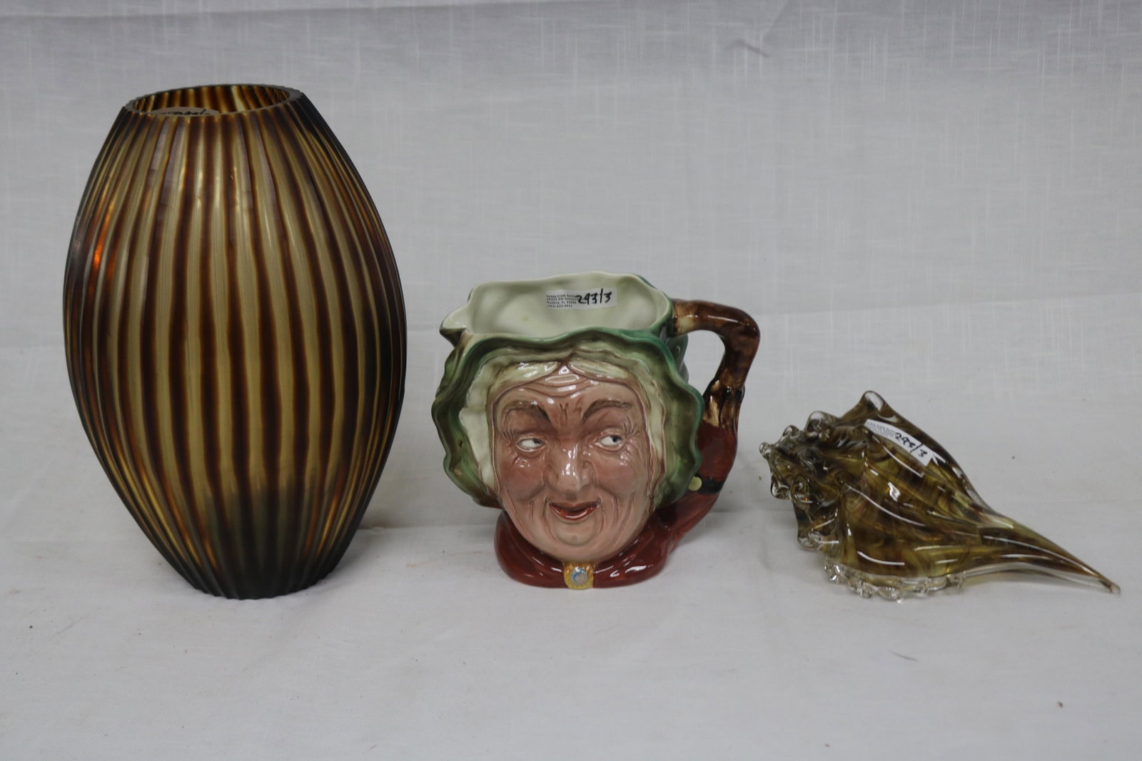 THREE PIECES: AN AMBER AND RIBBED ART GLASS VASE, A MURANO STYLE SEASHELL, AND A BESWICK CHARACTER MUG, 4" TO 12" H,