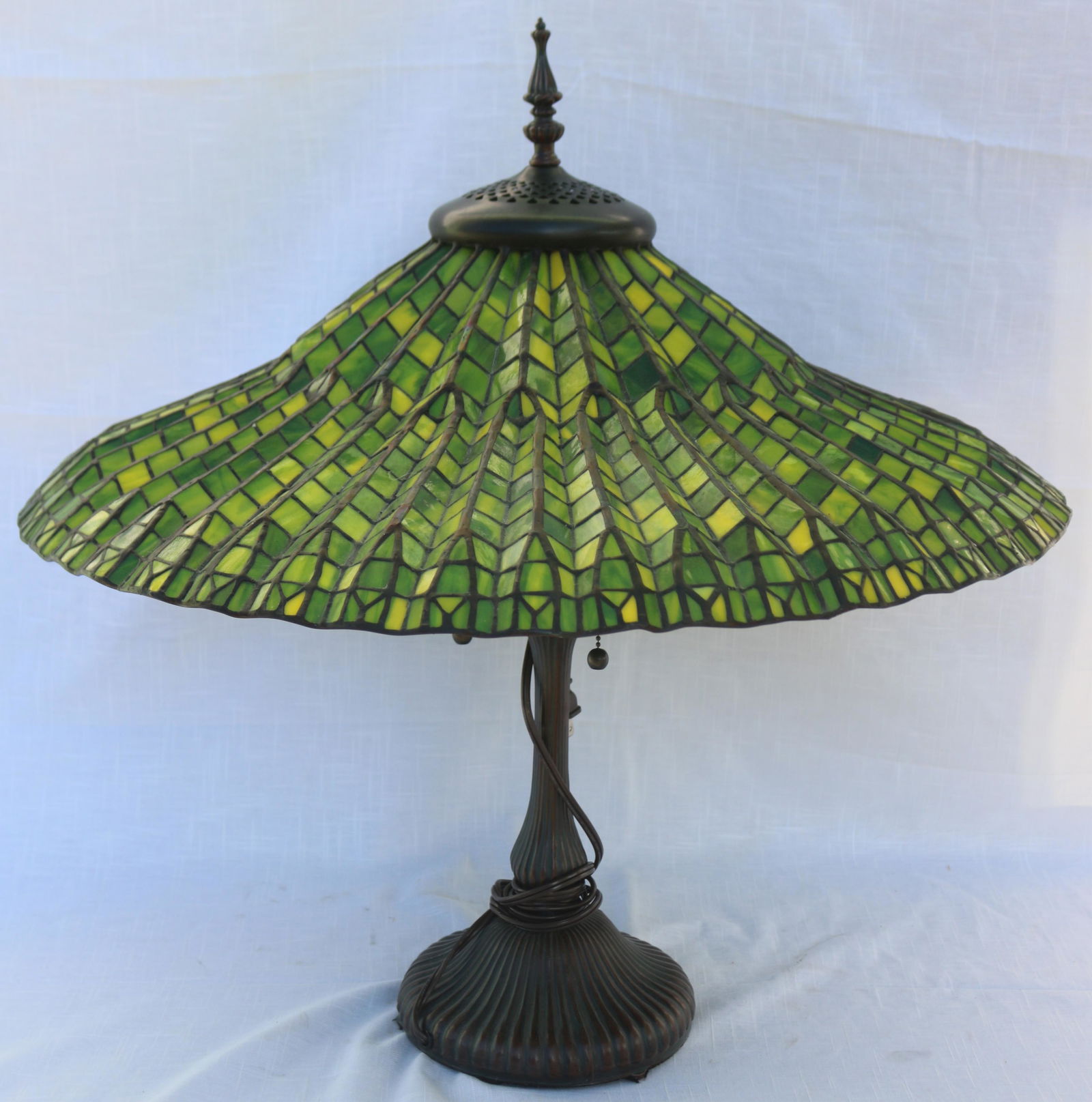 QUALITY CONTEMPORARY LEADED GLASS TABLE LAMP, (1 of 1)