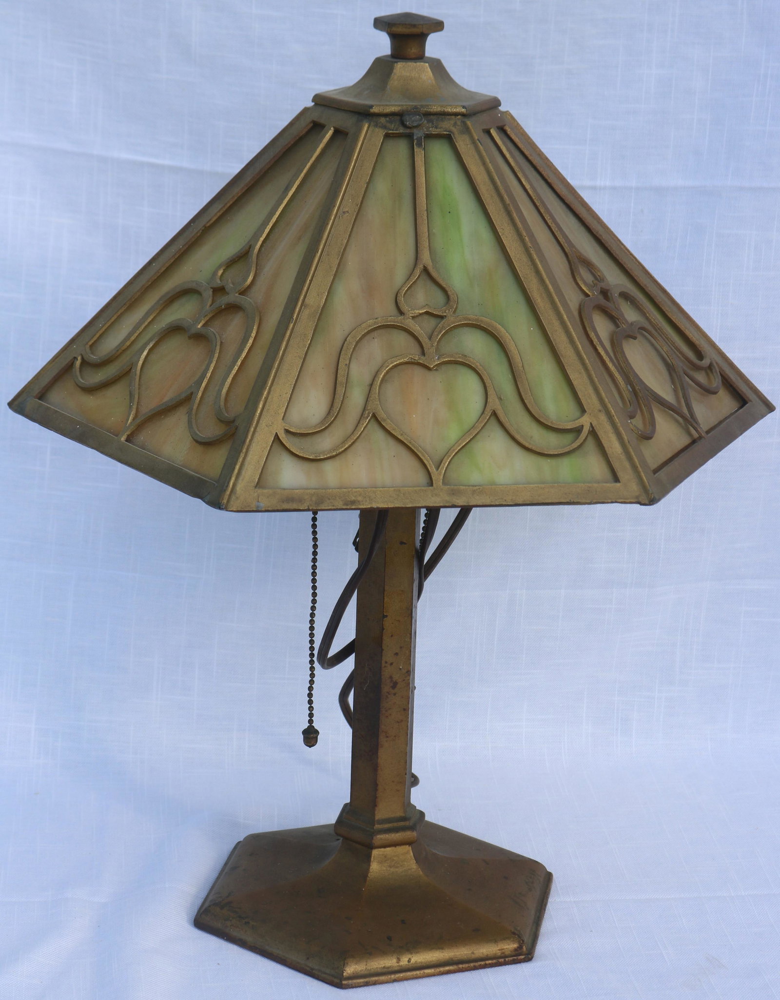 SLAG GLASS TABLE LAMP, NOUVEAU STYLE SHADE,: HUBBELL SOCKETS, 19 1/2" H, 14" DIA. SHADE