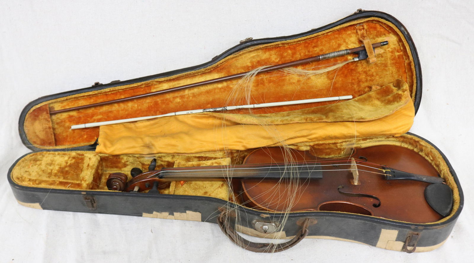 OLD VIOLIN IN CASE, GOOD CONDITION WITH BOW & (1 of 6)