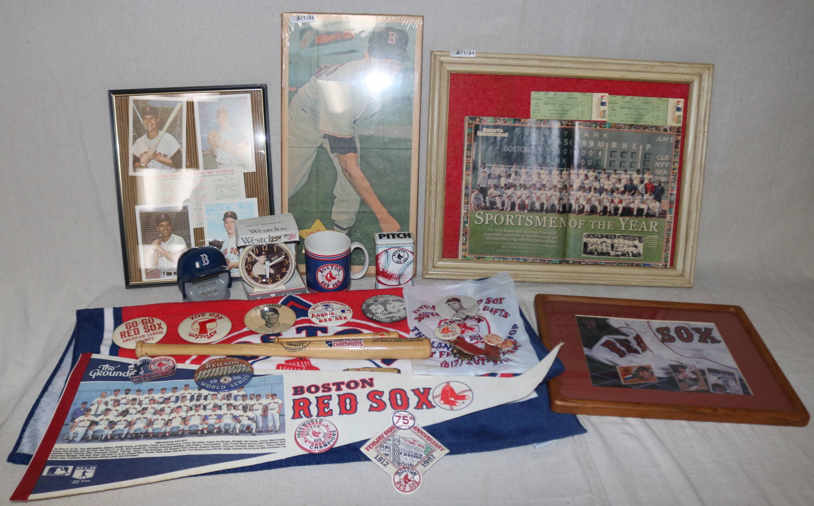 26 PCS. RED SOX MEMORABILIA, TOWEL, BUTTONS, (1 of 5)