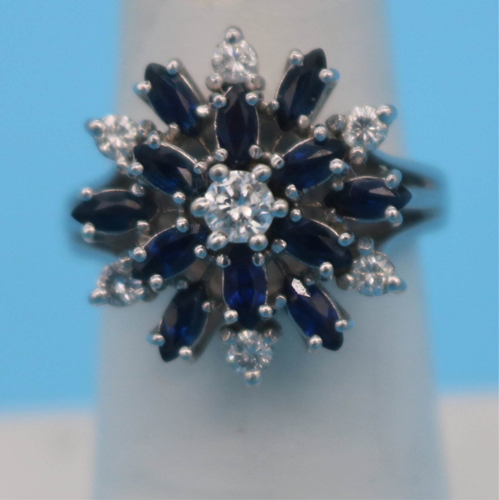 14K DIAMOND & SAPPHIRE LADIES RING, STAR DESIGN,: SIZE 7+, 5 DWT. WHITE GOLD