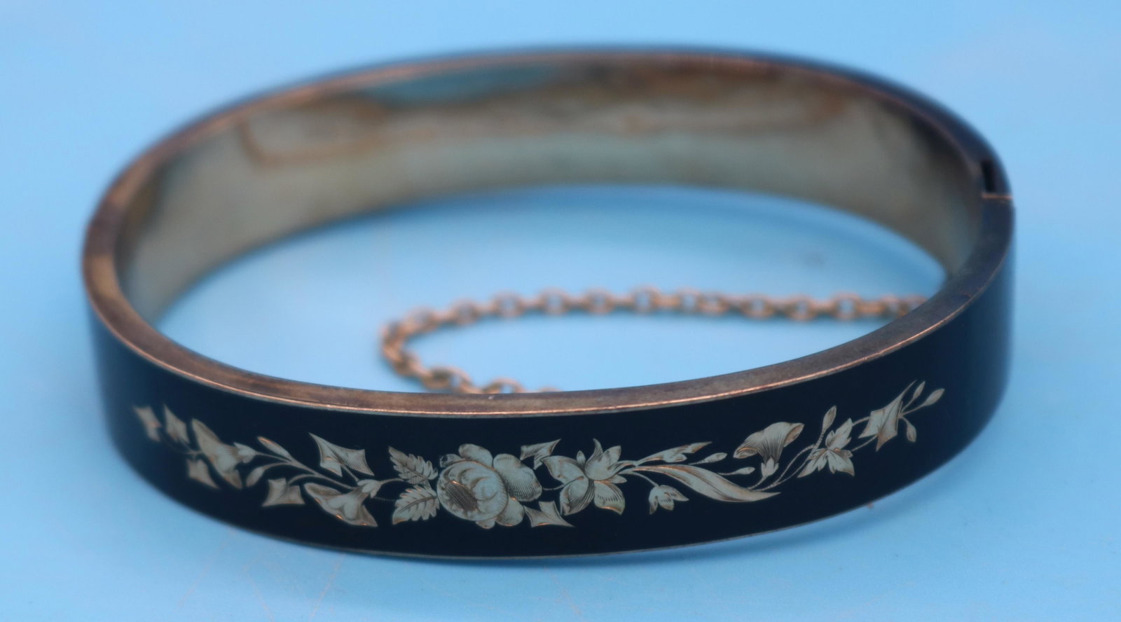 10K ENAMELED BRACELET FLORAL DESIGN, 2 3/4" W, 2": D, 17.4 DWT