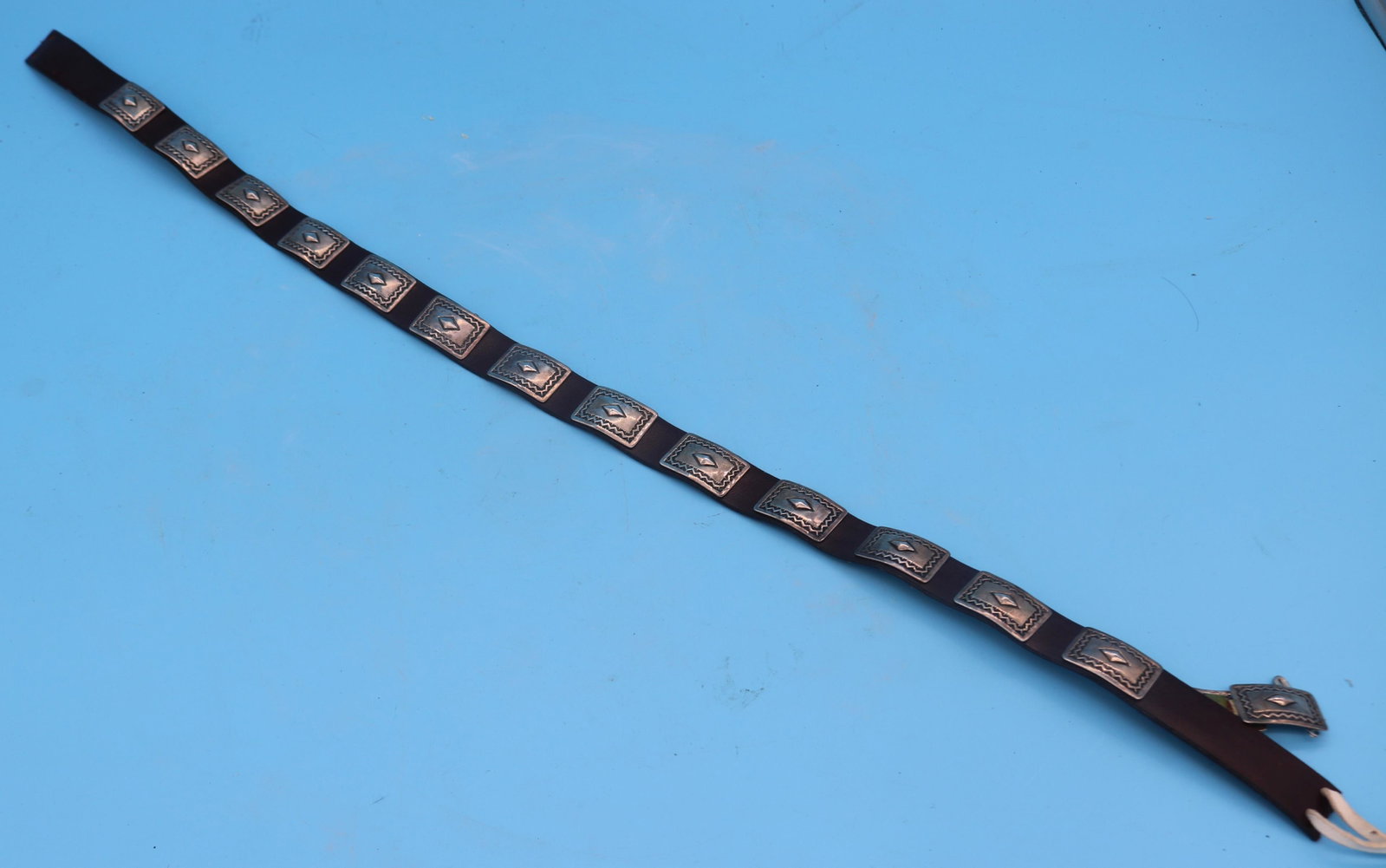 SILVER CONCHA BELT STYLE HAT BAND, 7/8" W, 27: 1/4" L, 15 SILVER CONCHAS