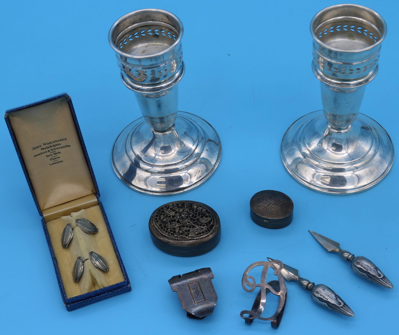 10 PCS. SILVER & GOLD, PAIR 10K CUFFLINKS, PAIR: WEIGHTED STERLING CANDLESTICK, STERLING CORN HOLDERS, PILL BOXES, 1 NOT MARKED, 2 NAPKIN CLIPS