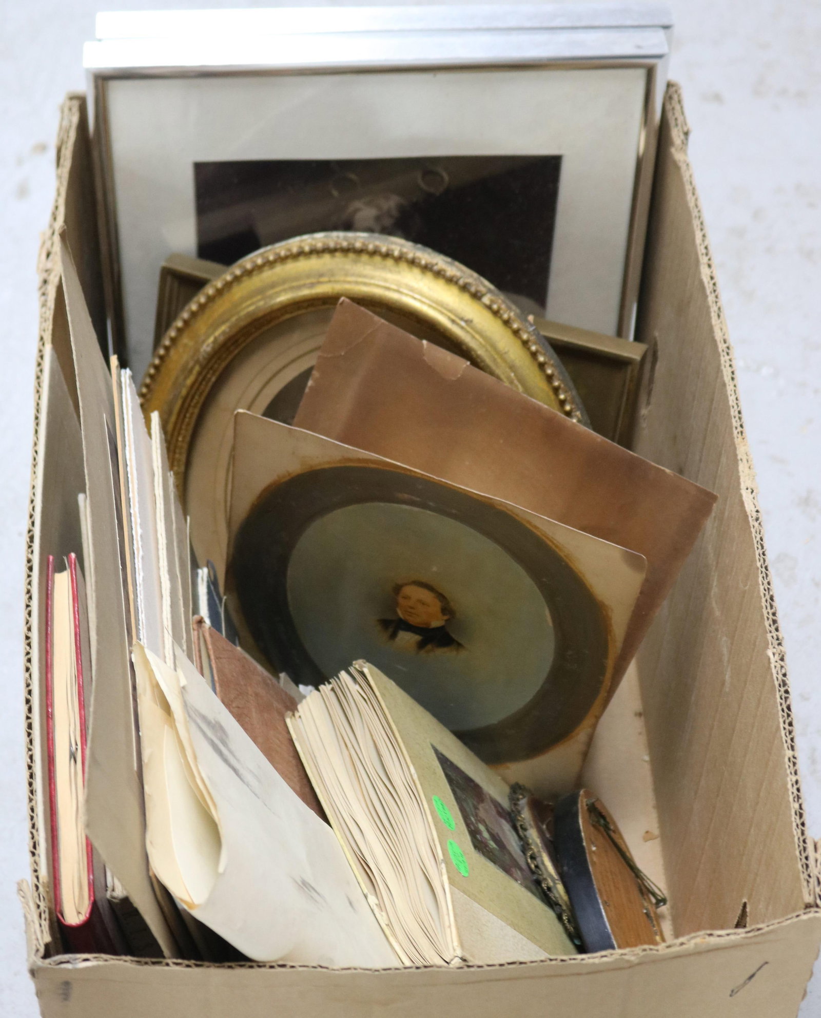 BOX OF FRAMED & UNFRAMED FAMILY PHOTOS: SEE PHOTO