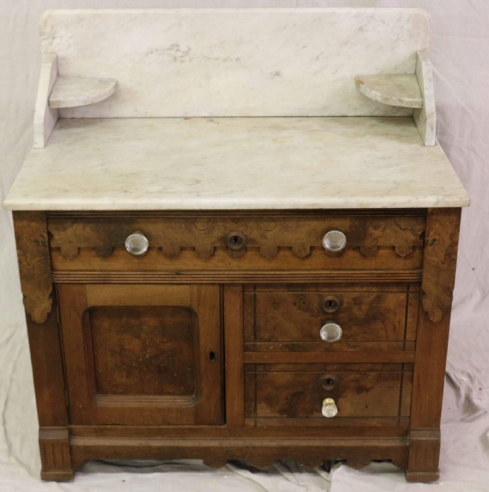 VICTORIAN WALNUT MARBLE TOP COMMODE WITH: BACKSPLASH, REPLACED GLASS KNOBS, OLD WORN FINISH, 1 DRAWER MISSING VENEER, 36" H, 34" W, 20" D