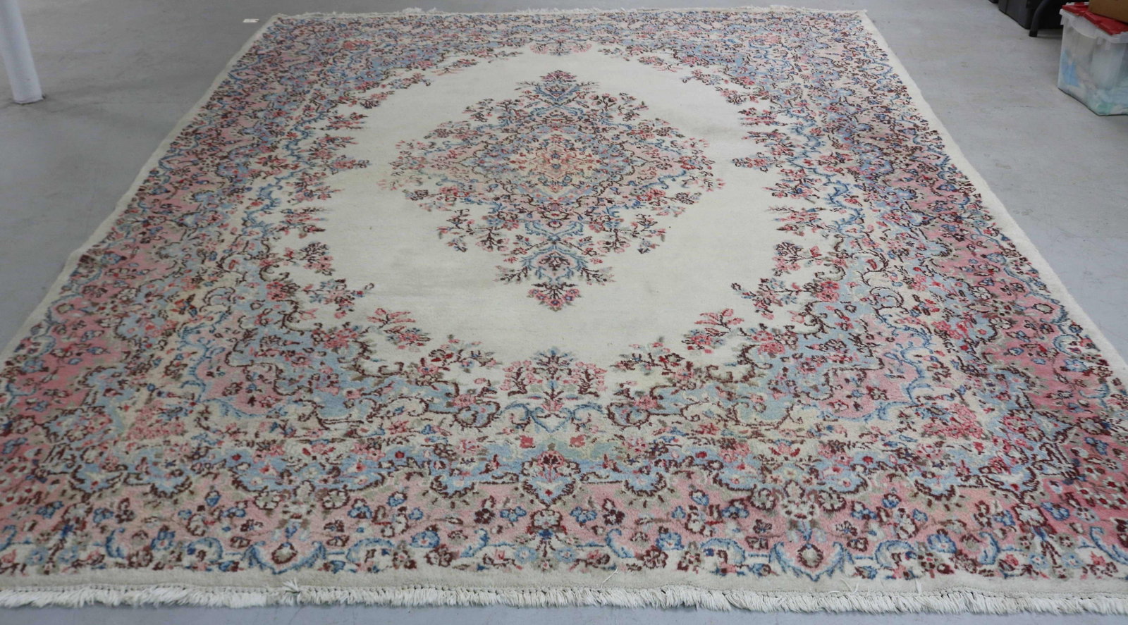ROOM SIZE ORIENTAL RUG, KERMAN, FLORAL WITH IVORY: FIELD, MID 20TH C. 9' 1" X 12' 3", GOOD OVERALL CONDITION