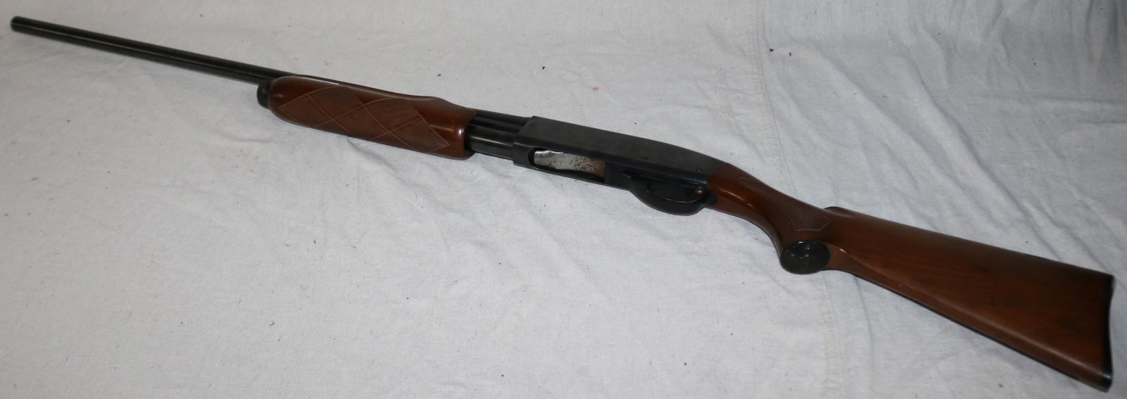 REMINGTON PUMP ACTION 16 GAUGE SHOTGUN,: WINGMASTER 870, SERIAL #208351W, WALNUT STOCK & GRIP, SLIGHT SURFACE RUST, 48" L