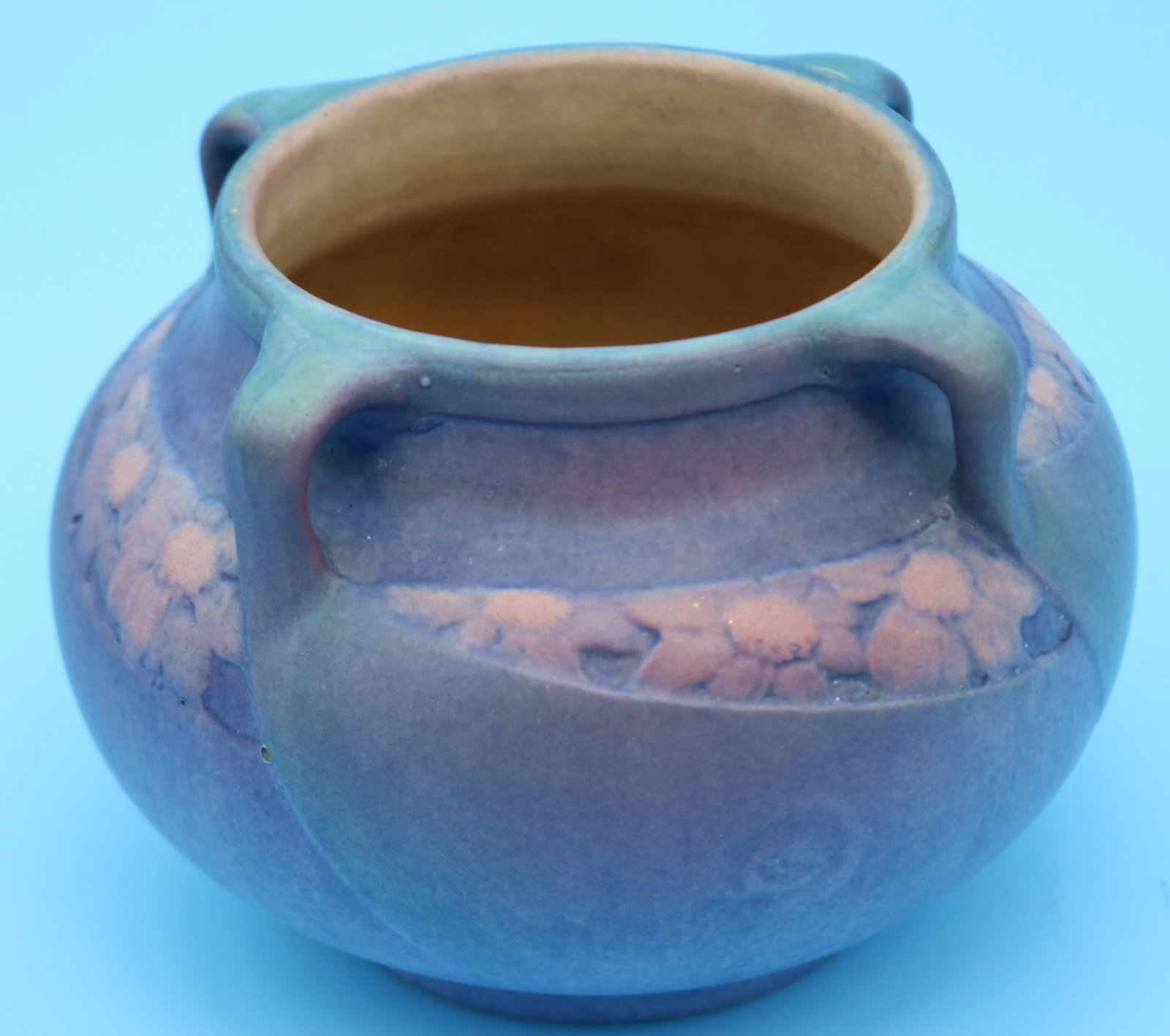 NEWCOMB COLLEGE POTTERY HANDLED BOWL, FLORAL: DESIGN 1922 JOSEPH MEYER, SARA AGNES ESTELLE IRVINE SHOWS SPIDER CRACK TO BASE 4" H, 5 1/2" DIA.