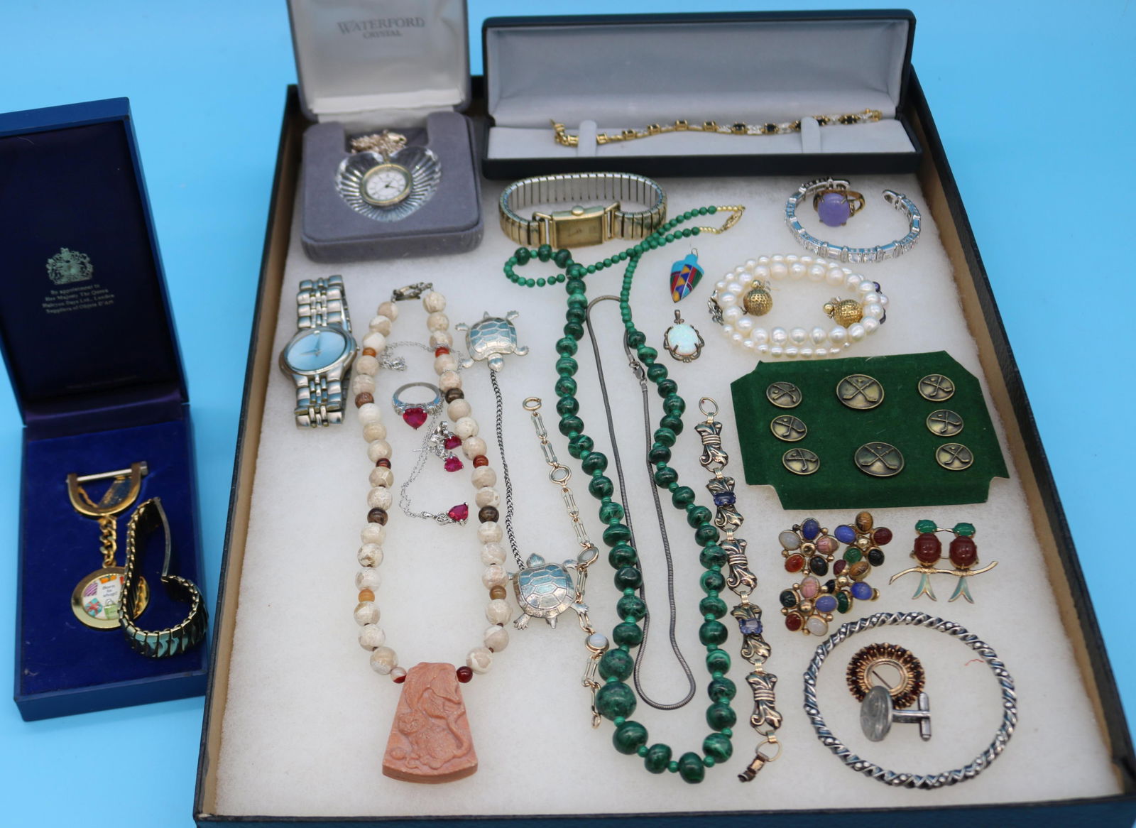 TRAY LOT OF JEWELRY TO INCLUDE STERLING, GOLD: FILLED, MALACHITE BEADS, WATERFORD WATCH NECKLACE, MEN'S WATCHES ETC.