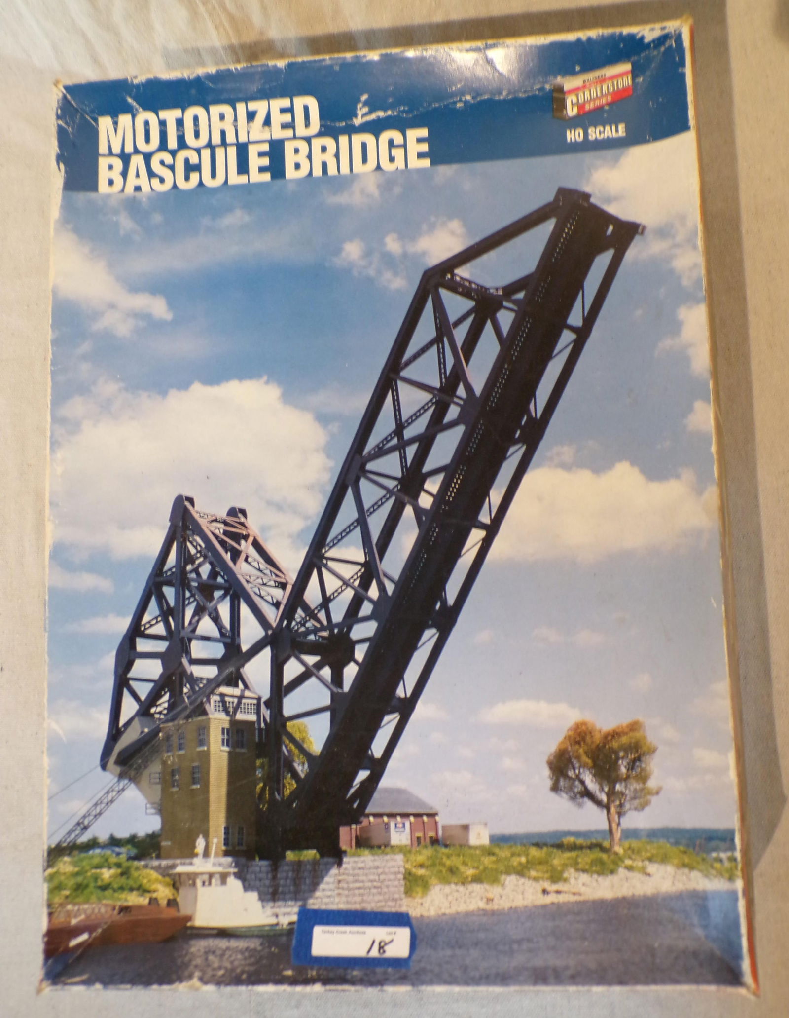 NEW WALTHERS CORNERSTONE MOTORIZED BASCULE KIT (1 of 3)