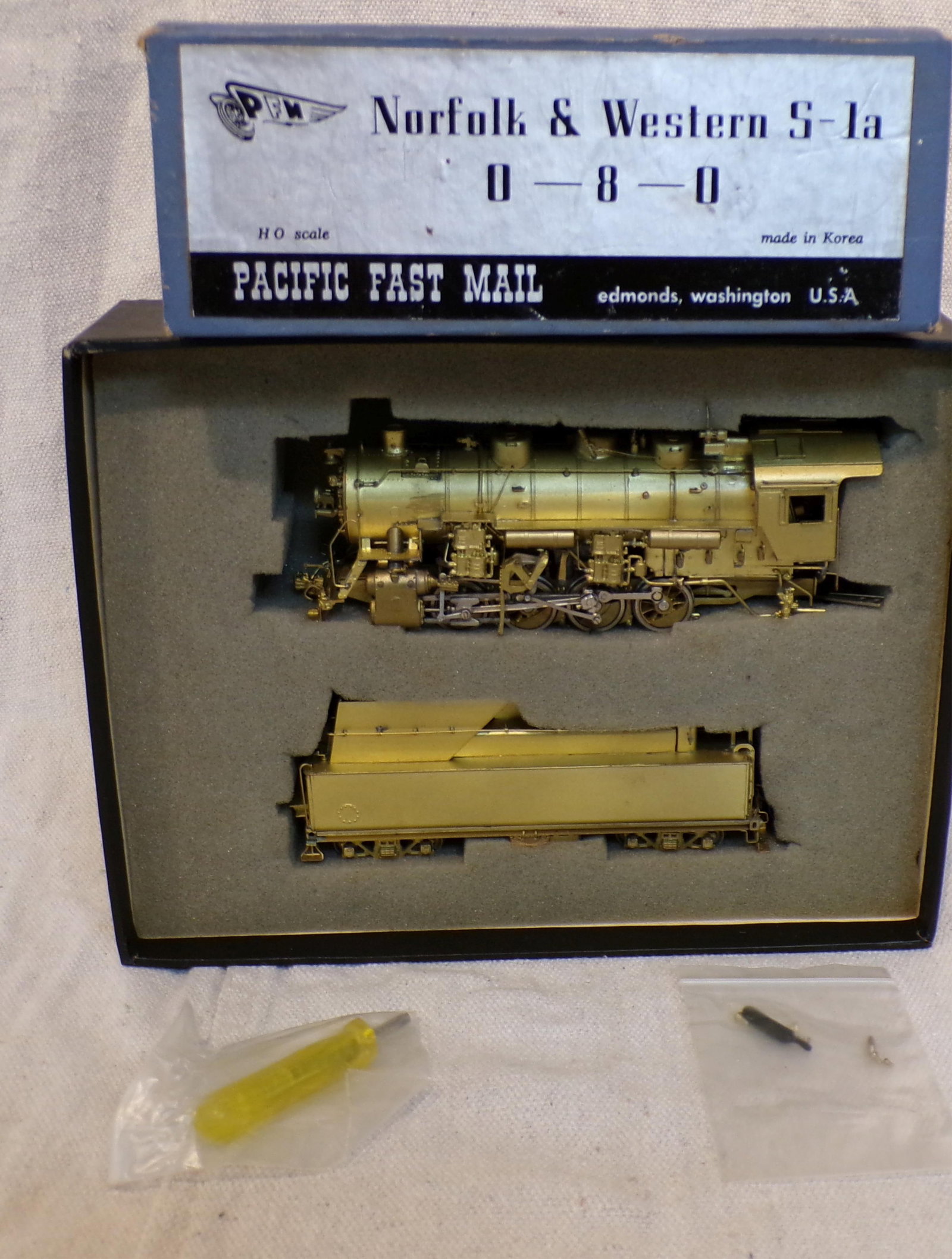 NEW "HO" NORFOLK & WASTER, S-LA BRASS 0-80-9: LOCOMOTIVE