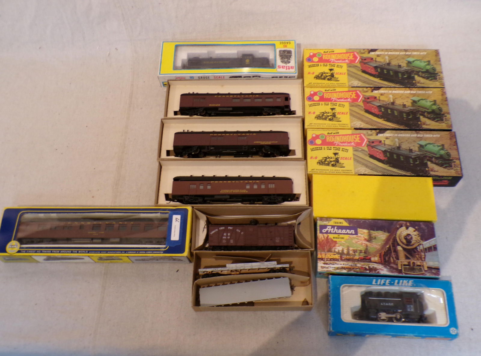 MIXED LOT "HO" ROLLING STOCK (1 of 4)