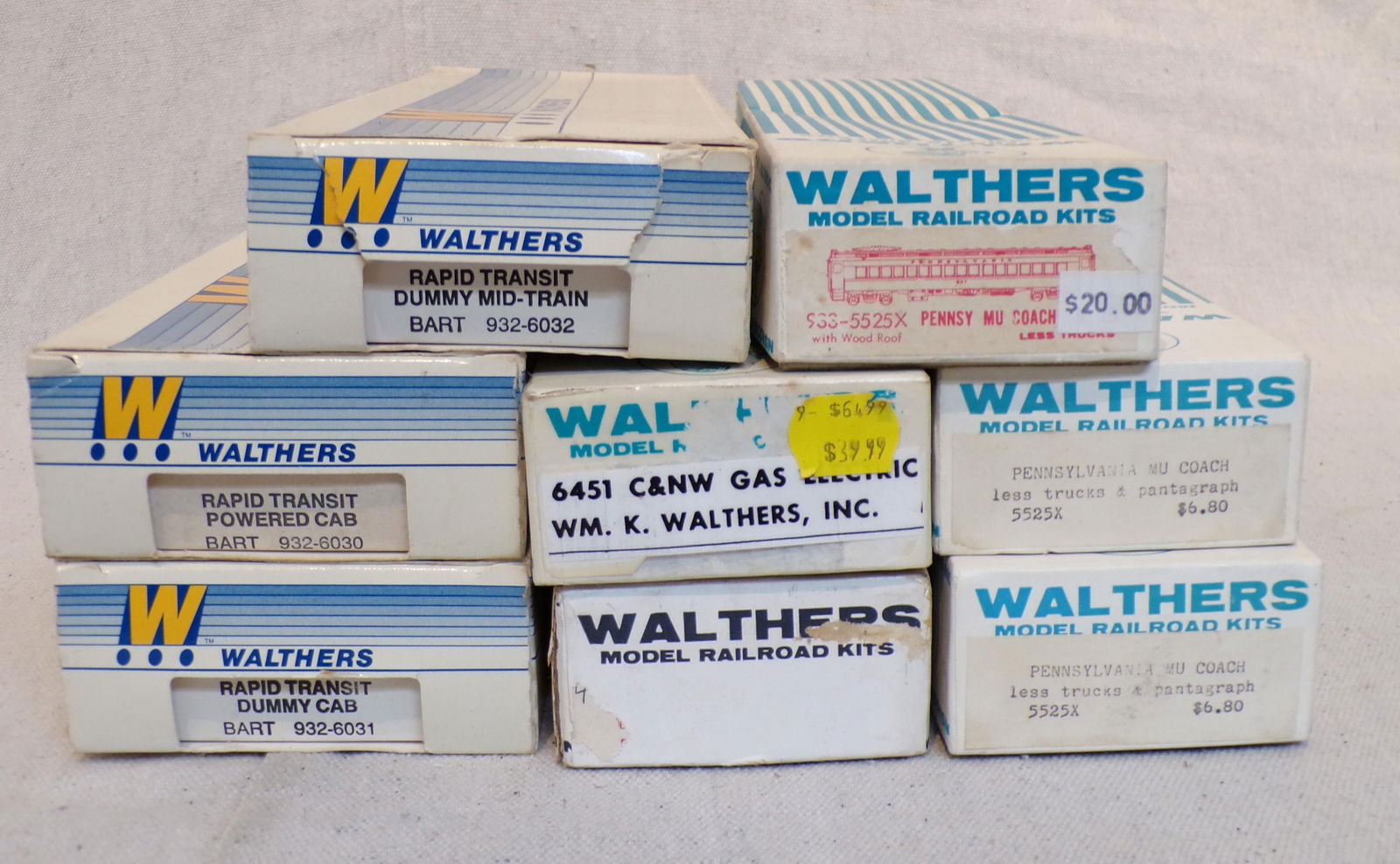 LOT "HO" WALTHERS ROLLING STOCK (1 of 2)