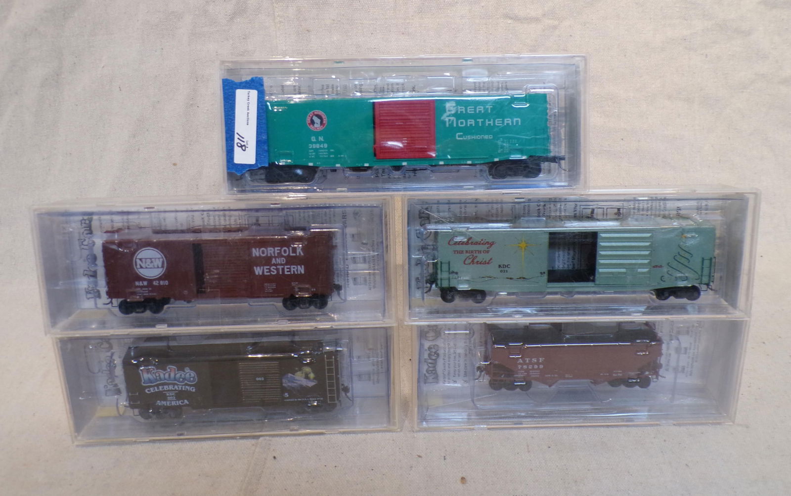 LOT "HO" ROLLING STOCK "KADEE CARS" (1 of 4)
