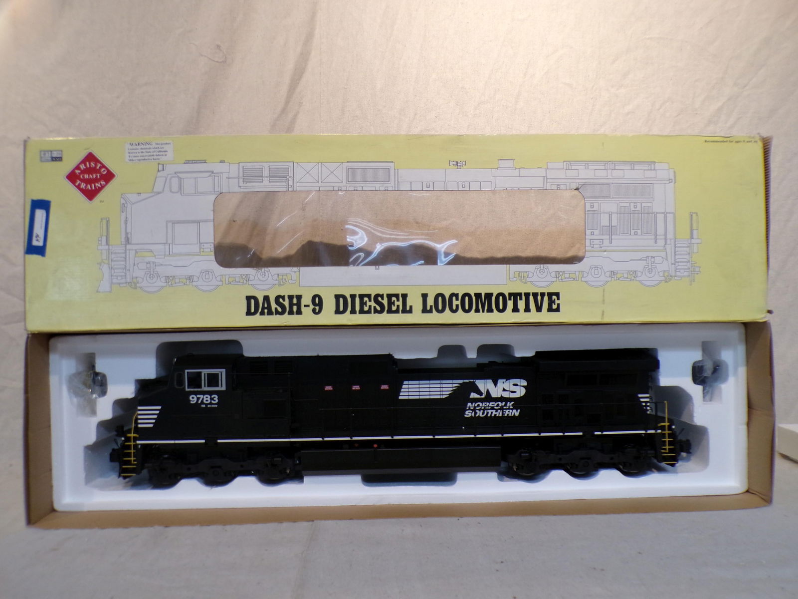 ARISTO CRAFT TRAINS "G" SCALE DASH-9 DIESEL (1 of 5)