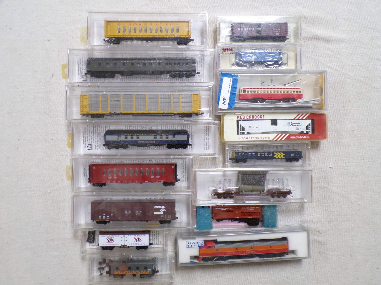 LARGE LOT 16 "N" & MACRO SCALE ROLLING STOCK (1 of 3)