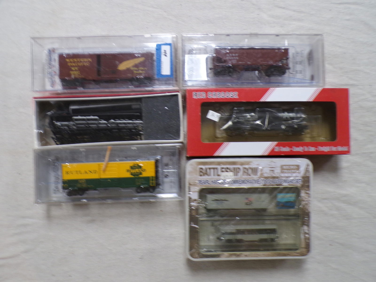 MIXED LOT ROLLING STOCK TO INCLUDE 3 KADEE CARS & (1 of 4)